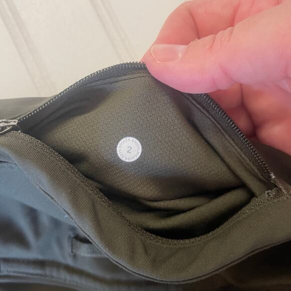 Lululemon Green Leggings Pockets Activewear Fitness Gym Size Womens 2 READ - Picture 4 of 8